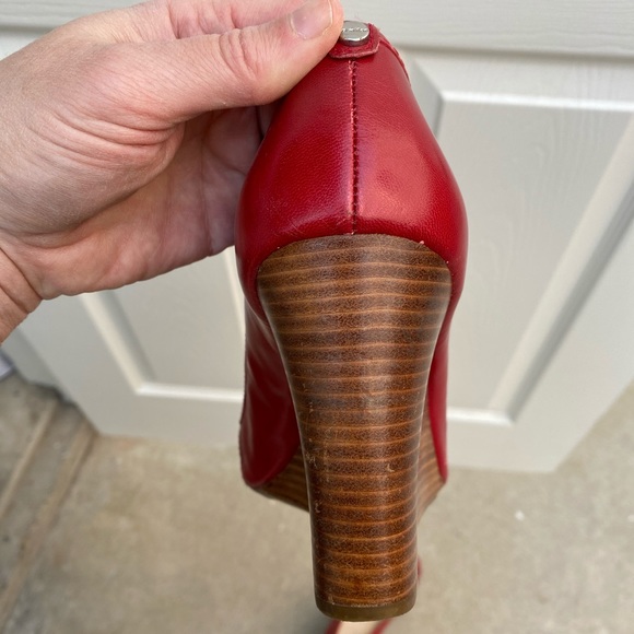 Calvin Klein peep toe wedge - size 10 - Picture 5 of 8